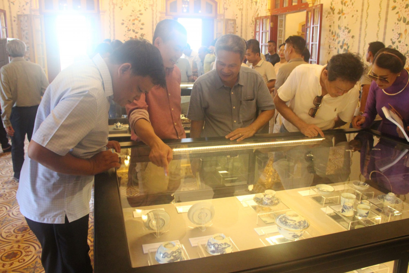 Nhiều cổ vật quý từ thời Nguyễn hội tụ tại Cố đô Huế -0