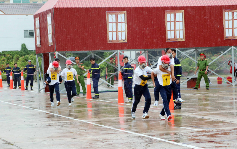 Sôi nổi Hội thi nghiệp vụ chữa cháy và cứu nạn cứu hộ “Tổ liên gia an toàn PCCC” khu vực VI -0
