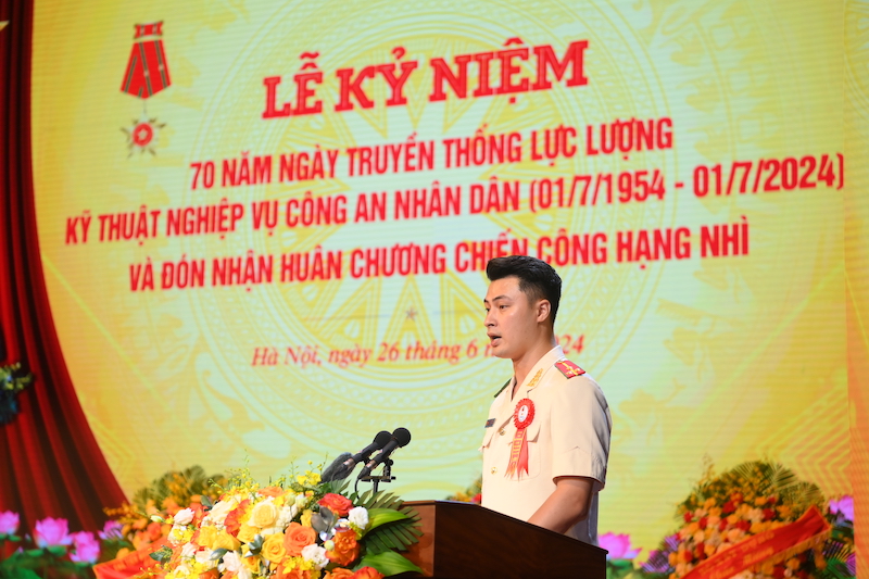 Cục Kỹ thuật nghiệp vụ đón nhận Huân chương Chiến công hạng Nhì -1