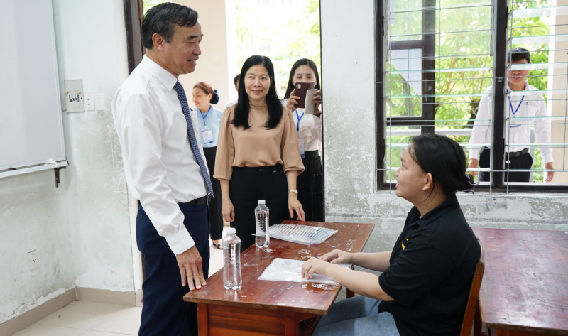 Đà Nẵng hơn 13.000 thí sinh bước vào ngày thi đầu tiên của kỳ thi tốt nghiệp THPT 2024 -0