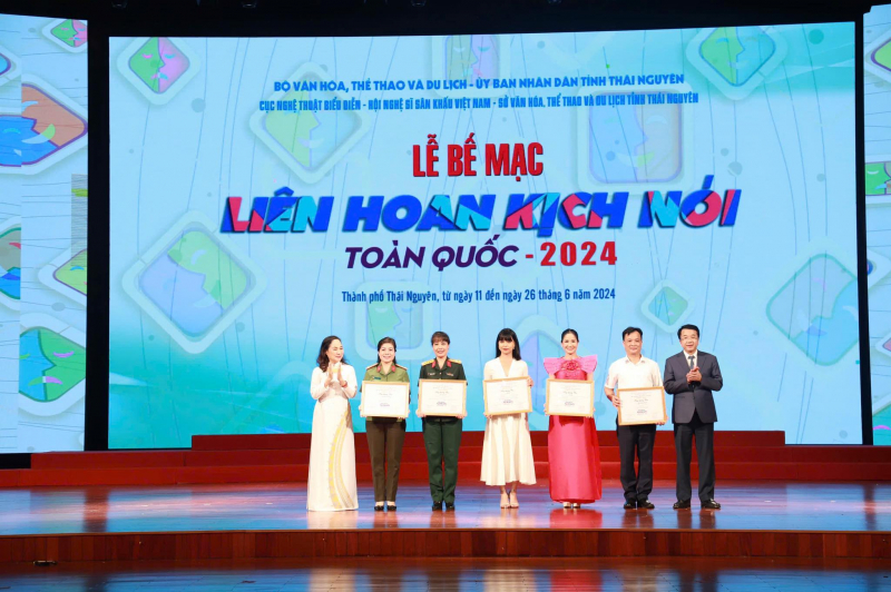 3 tác phẩm đoạt Huy chương Vàng Liên hoan Kịch nói toàn quốc 2024 -0