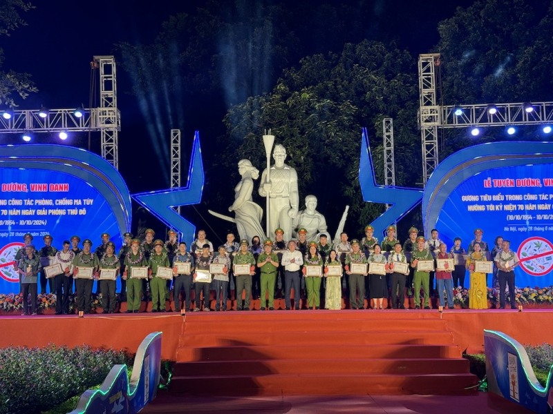 Hà Nội tuyên dương điển hình tiên tiến trong công tác phòng, chống ma tuý -0