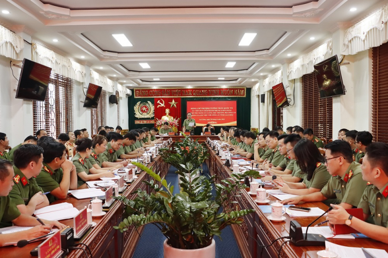 quang cảnh buổi làm việc.jpg -0