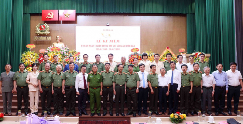 Kỷ niệm 60 năm Ngày truyền thống Tạp chí Công an nhân dân -1