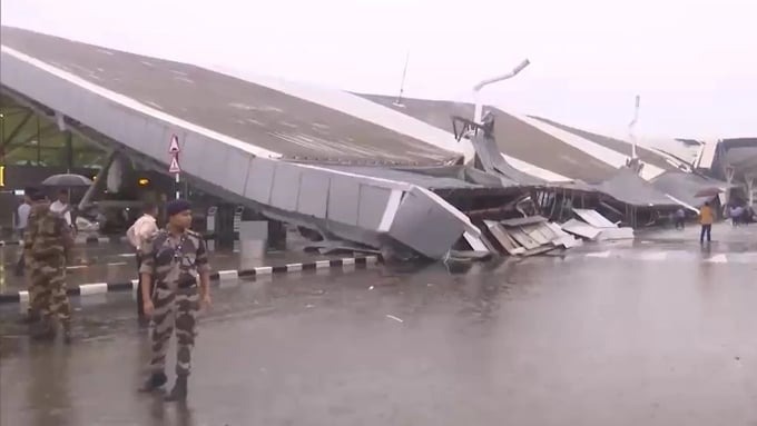 Sự cố hi hữu tại sân bay Ấn Độ khiến nhiều người thương vong -0