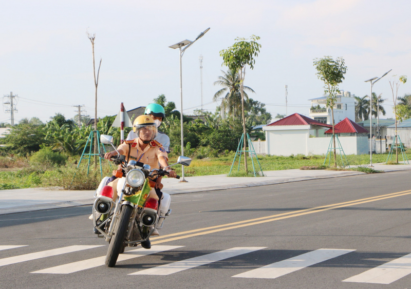 CSGT đưa thí sinh vượt 20km về nhà lấy giấy tờ bỏ quên -0