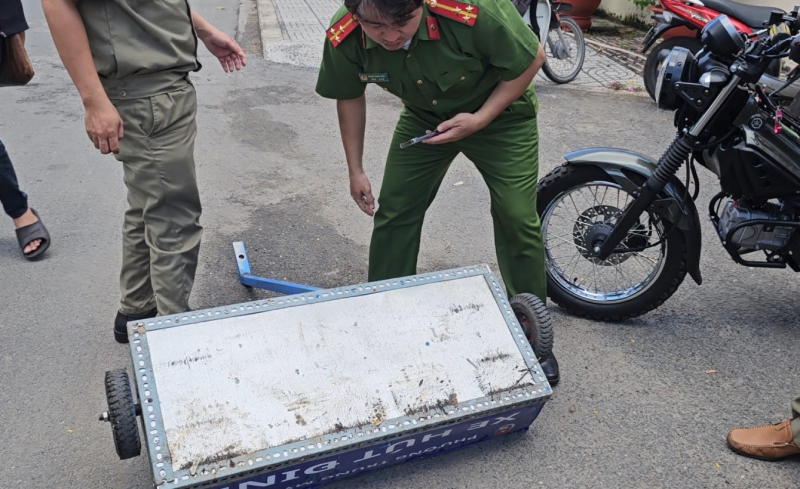 Tái xuất hiện “đinh tặc” trên quốc lộ 1 khiến người đi đường lo lắng -5