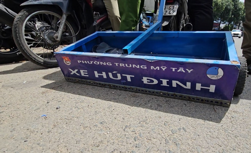 Tái xuất hiện “đinh tặc” trên quốc lộ 1 khiến người đi đường lo lắng -6