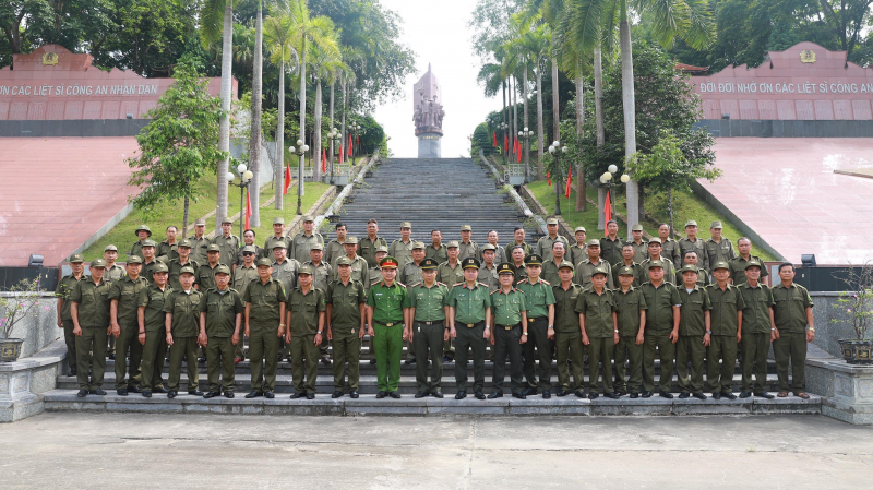 Xây dựng lực lượng bảo vệ ANTT ở cơ sở đáp ứng yêu cầu nhiệm vụ trong tình hình mới -0