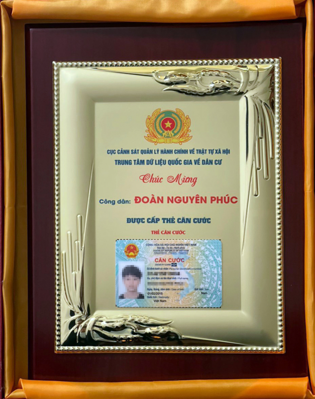 10 Công dân đầu tiên được nhận thẻ Căn cước, Giấy Chứng nhận căn cước mới -0