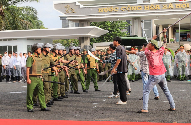 Các tỉnh miền Tây ra mắt lực lượng tham gia bảo vệ ANTT ở cơ sở -0