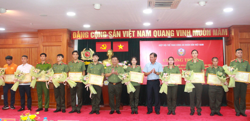 Bổ sung Uỷ viên Ban Chấp hành Hiệp hội Thể thao CAND, khen thưởng tập thể, cá nhân xuất sắc -1