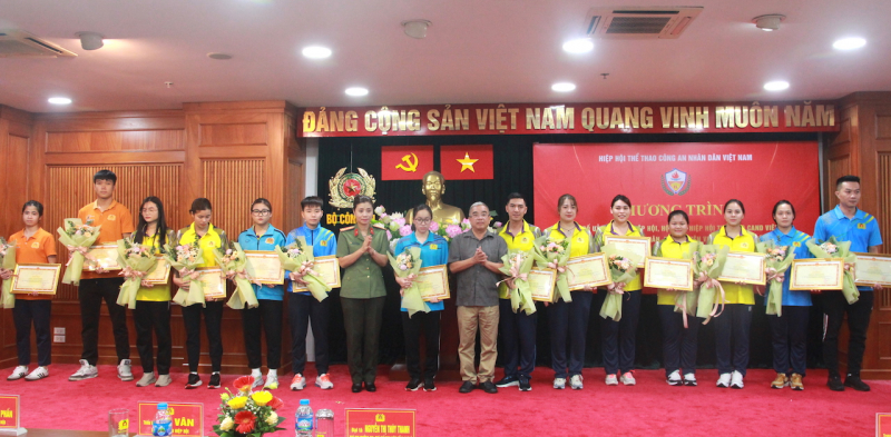 Bổ sung Uỷ viên Ban Chấp hành Hiệp hội Thể thao CAND, khen thưởng tập thể, cá nhân xuất sắc -2