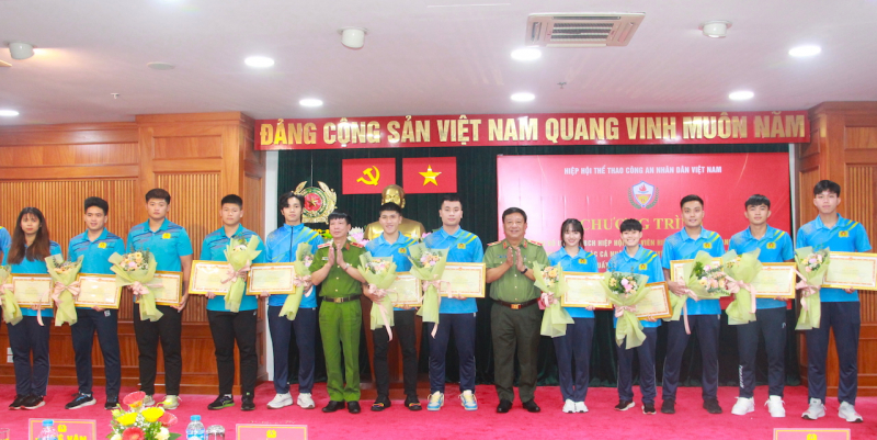 Bổ sung Uỷ viên Ban Chấp hành Hiệp hội Thể thao CAND, khen thưởng tập thể, cá nhân xuất sắc -3