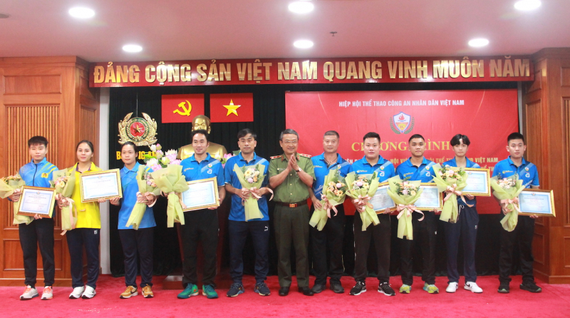 Bổ sung Uỷ viên Ban Chấp hành Hiệp hội Thể thao CAND, khen thưởng tập thể, cá nhân xuất sắc -4