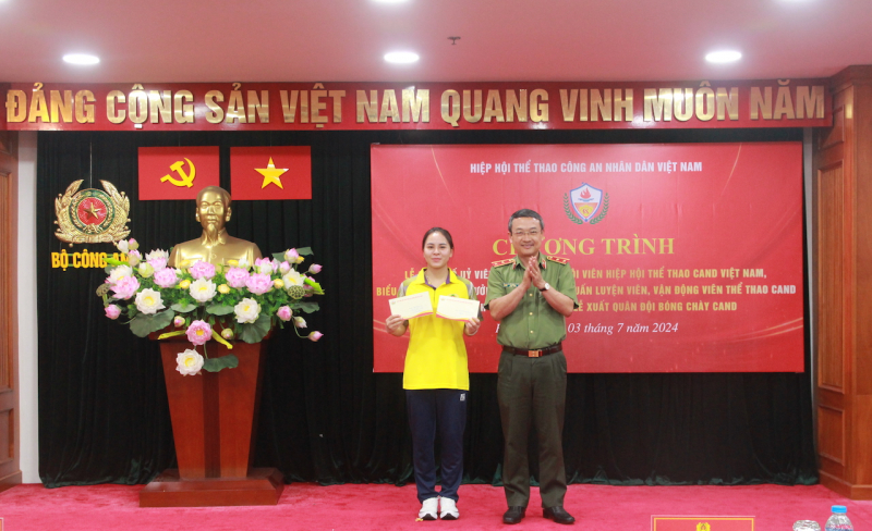 Bổ sung Uỷ viên Ban Chấp hành Hiệp hội Thể thao CAND, khen thưởng tập thể, cá nhân xuất sắc -0