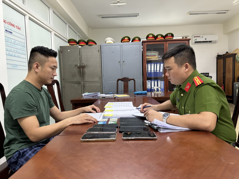 Phá đường dây cá độ bóng đá mỗi tháng gần 100 tỷ đồng -0