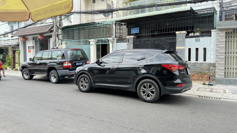 Xe của Bộ Công an xuất hiện tại nhà một số cán bộ tỉnh Bình Thuận -0