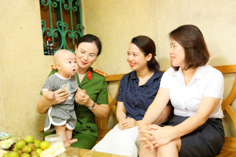 Công an tỉnh- Bưu điện tỉnh Nam Định trao căn cước tận tay công dân -0