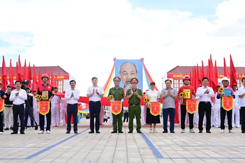 Sôi nổi Hội thi nghiệp vụ chữa cháy và cứu nạn, cứu hộ “Tổ liên gia an toàn PCCC” toàn quốc -0