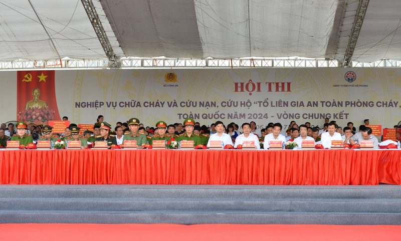 Khai mạc vòng chung kết Hội thi nghiệp vụ chữa cháy và cứu nạn, cứu hộ “Tổ liên gia an toàn PCCC” toàn quốc năm 2024 -0