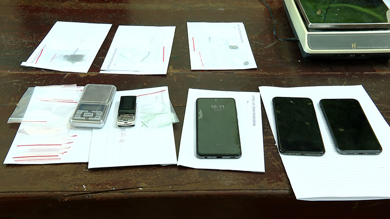 Bắt giữ 2 đối tượng tàng trữ, mua bán trái phép chất ma túy -1