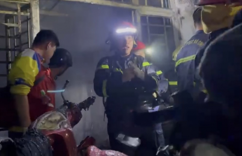 Dập tắt đám cháy nhà dân, cứu hộ phát hiện thi thể cháy đen -0