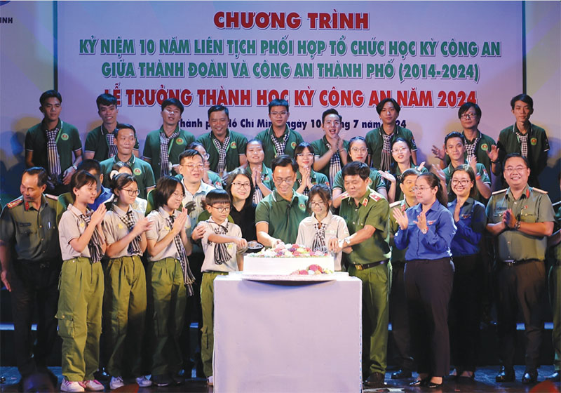 Vun đắp ước mơ trở thành chiến sĩ CAND cho thiếu nhi -0