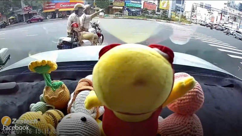 Hú còi, mở đường đưa bé 2 tháng tuổi sặc sữa tím tái  vào bệnh viện cấp cứu -0