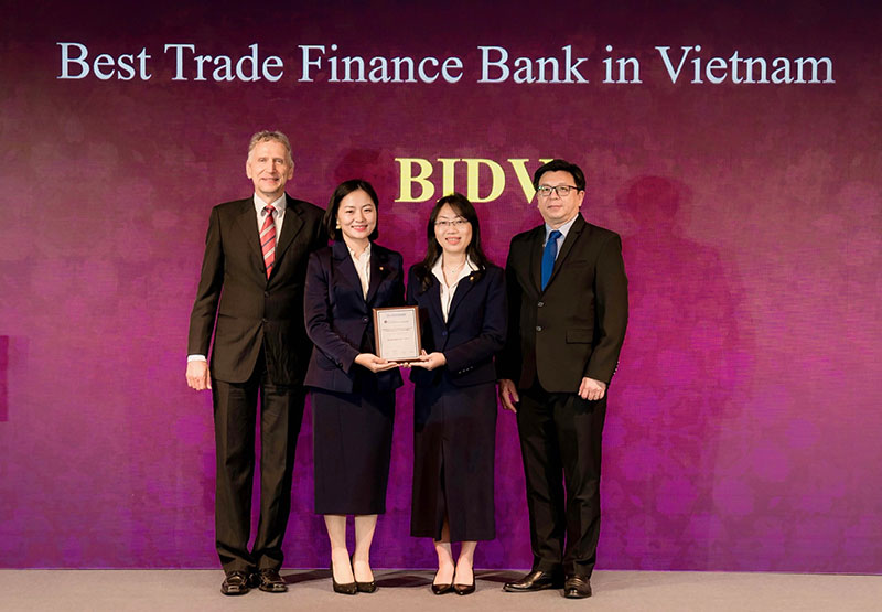 BIDV nhận 2 giải thưởng quốc tế uy tín dành cho sản phẩm dịch vụ doanh nghiệp -0