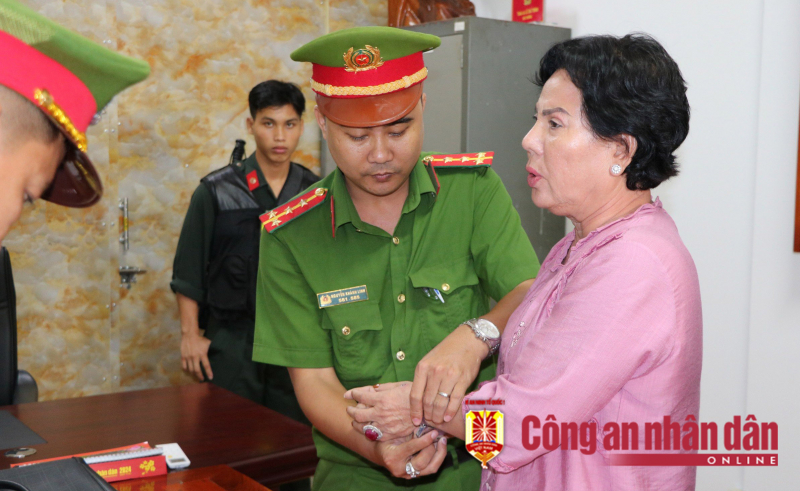 Công an TP Phú Quốc bắt đối tượng dùng giấy giả để bán hàng ngàn mét đất -0