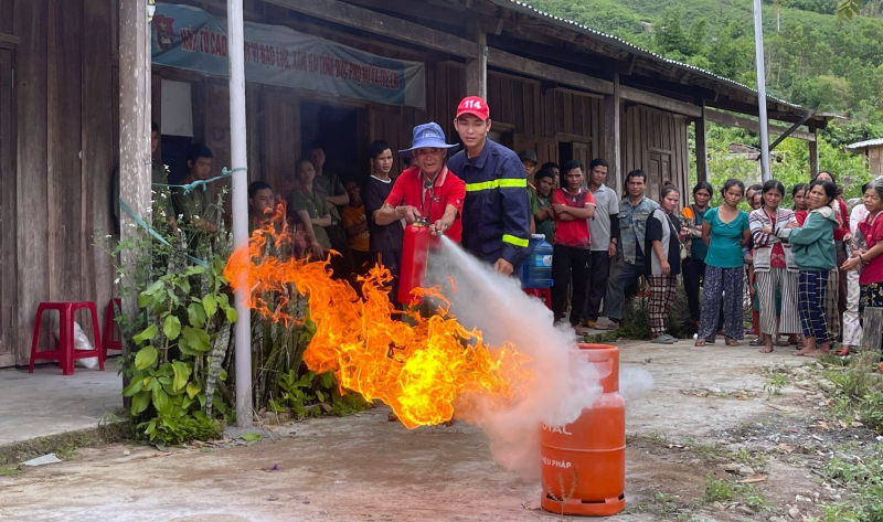 Tuổi trẻ Công an Quảng Nam “Hành quân xanh” về vùng cao Nam Trà My -0