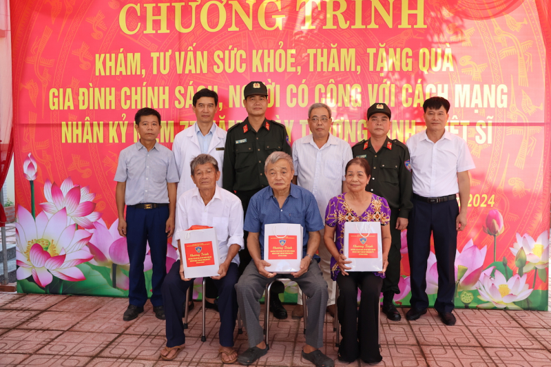 Cảnh sát cơ động tổ chức khám sức khoẻ, tri ân người có công với cách mạng nhân dịp 27/7 -2