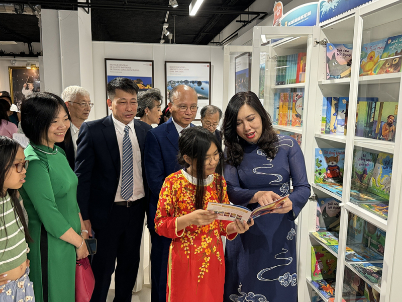 Khai trương Tủ sách tiếng Việt phục vụ cộng đồng tại Pháp -0