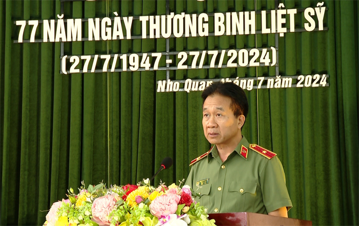 Đoàn Công tác của Bộ Công an thăm, tặng quà tại Trung tâm điều dưỡng thương binh Nho Quan -0