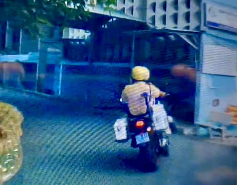 Thai phụ sắp sinh trên xe được CSGT dẫn đường vào bệnh viện kịp thời  -1