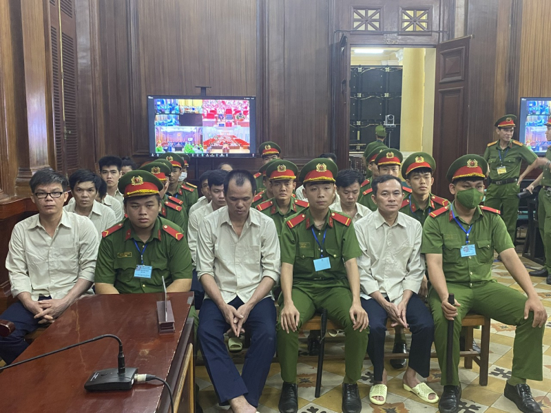 Ông chủ các trung tâm đăng kiểm miền Tây đưa tiền cho Cục trưởng theo định kỳ -0