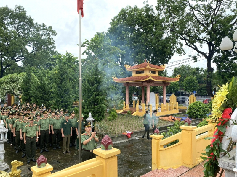 Viện Khoa học và công nghệ dâng hương tri ân các anh hùng, liệt sĩ tại Nghĩa trang liệt sĩ xã Lại Yên -0