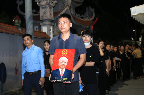 Dòng người yên lặng, thành kính vào viếng Tổng Bí thư Nguyễn Phú Trọng -2