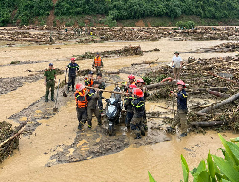 Điện Biên: Lũ quét, sạt lở đất làm 2 người tử vong, 10 người mất tích -1