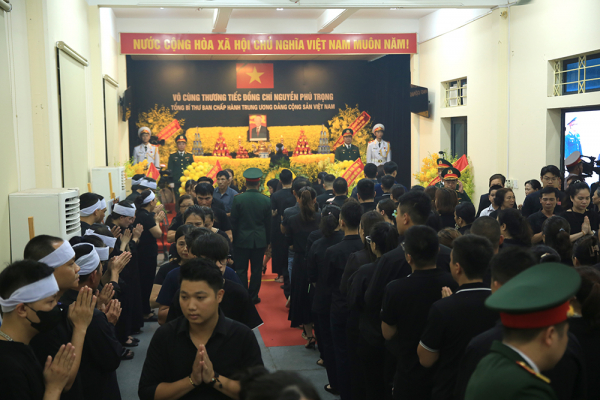 Dòng người yên lặng, thành kính vào viếng Tổng Bí thư Nguyễn Phú Trọng -1