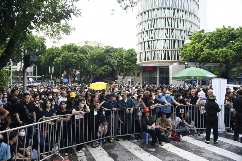 Dòng người nối dài, yên lặng, nghẹn ngào, thành kính vào viếng Tổng Bí thư Nguyễn Phú Trọng -0