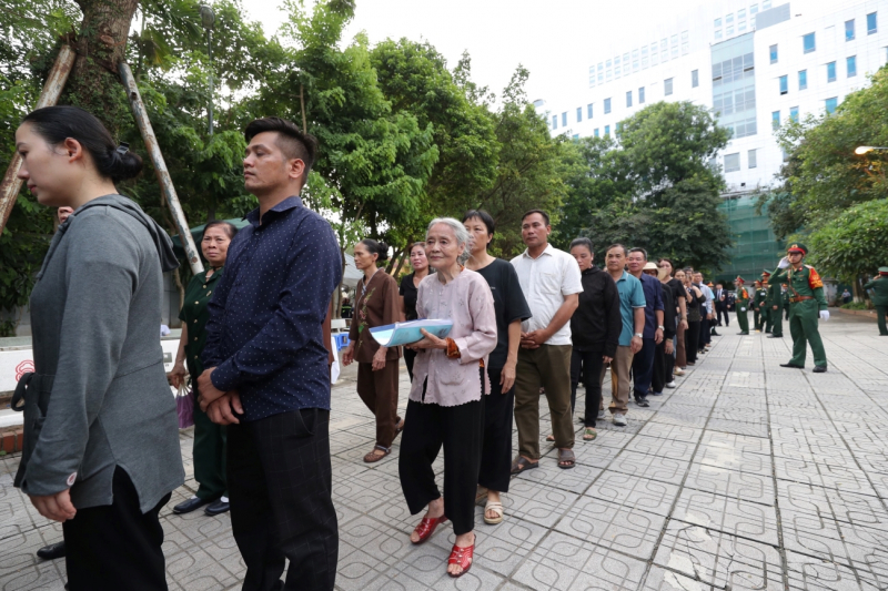 Dòng người nối dài, yên lặng, nghẹn ngào, thành kính vào viếng Tổng Bí thư Nguyễn Phú Trọng -0