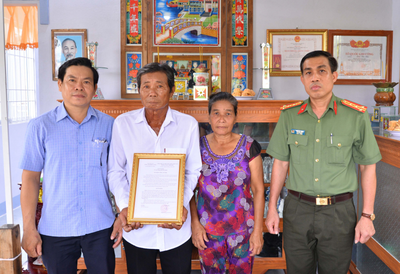  Công an tỉnh Cà Mau bàn giao nhà tình nghĩa cho 4 gia đình chính sách -0