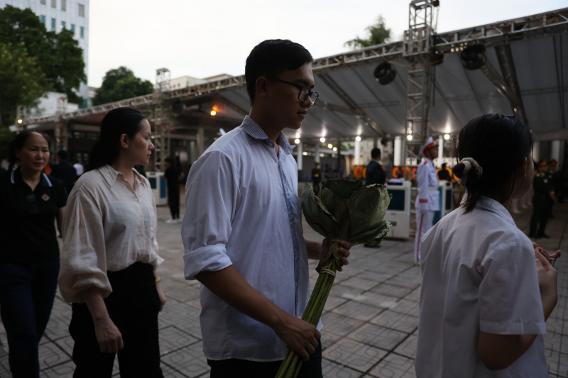 Xúc động những hình ảnh nhân dân vào kính viếng đồng chí Tổng Bí thư -8