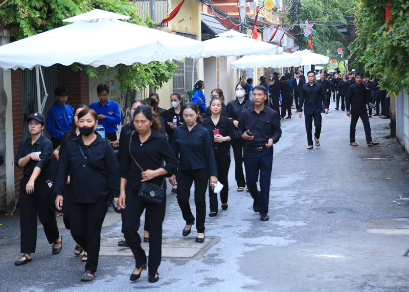 Luôn kính yêu người lãnh đạo tài giỏi, đáng kính -1