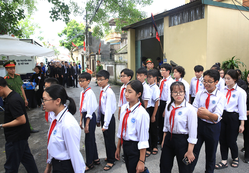 Nghẹn ngào giây phút mẹ Việt Nam anh hùng đến viếng Tổng Bí thư Nguyễn Phú Trọng -0