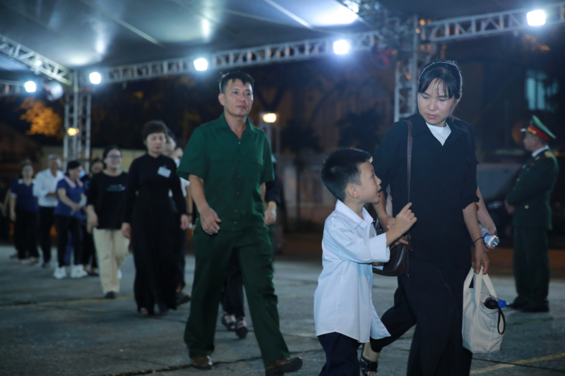 Xúc động những hình ảnh nhân dân vào kính viếng đồng chí Tổng Bí thư -1