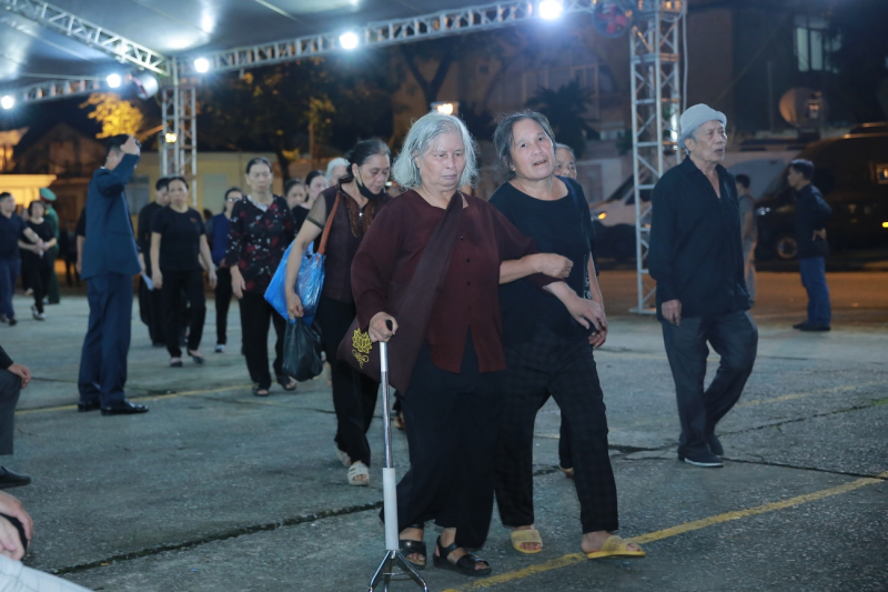 Xúc động những hình ảnh nhân dân vào kính viếng đồng chí Tổng Bí thư -3