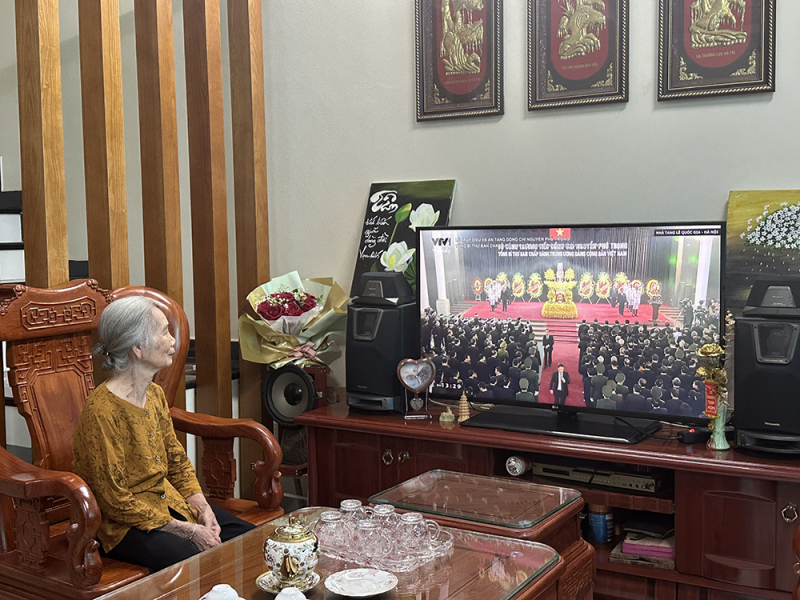 Nghẹn ngào tiếng khóc từ Lại Đà tiễn biệt người con ưu tú của quê hương -0